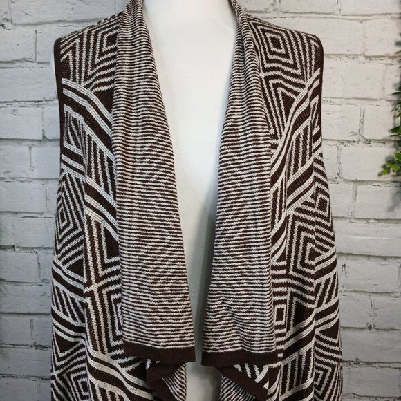 YA LOS ANGELES SLEEVELESS CARDIGAN IN BROWN AND WHITE AZTEC DESIGN, SIZE MEDIUM - Picture 8 of 8